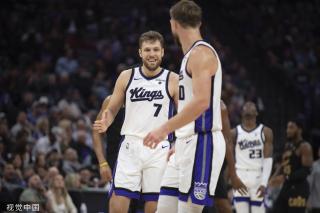 两位球员不 两位球员不