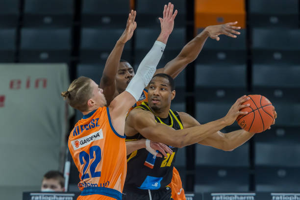 赛季波动的 赛季波动的