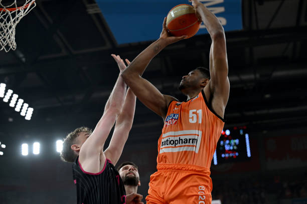 替补中锋 替补中锋